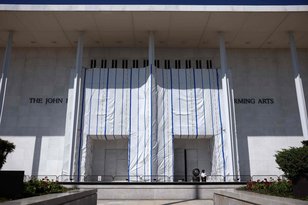 Trump Administration Raises Demolition Threat Over Kennedy Center Dispute