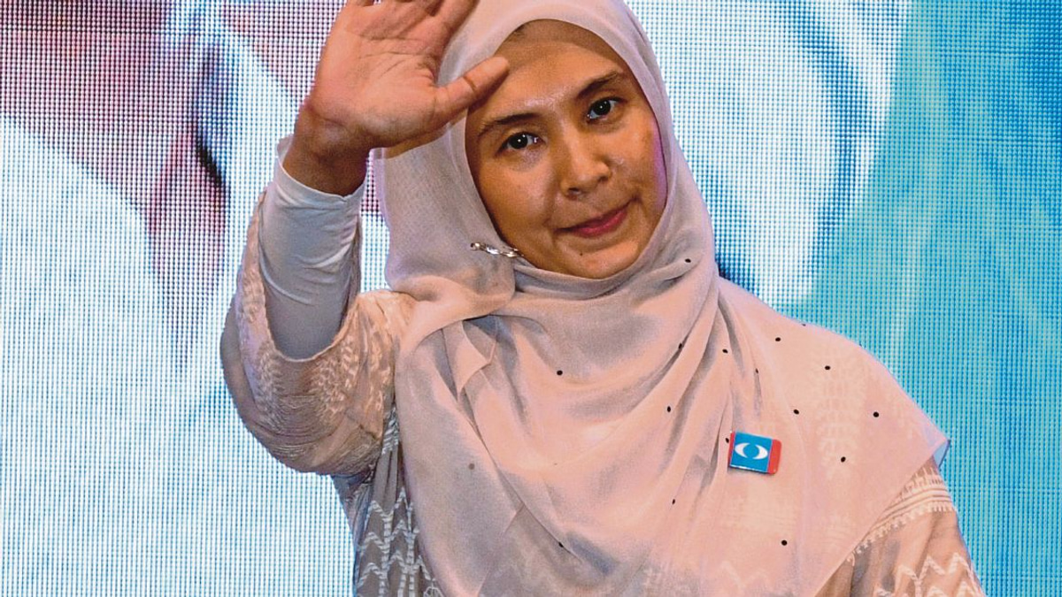 PKR Inner Circle Left in the Dark Over Nurul Izzah's Shock Departure