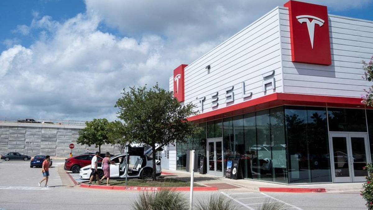 US Safety Board Opens Investigation into Fatal Tesla Crash in Texas; Family Sues for Damages