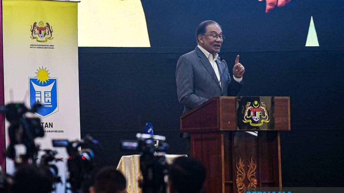 Anwar Ibrahim Clarifies Stern Approach to Civil Servants, Says Passion Drives His Leadership Style