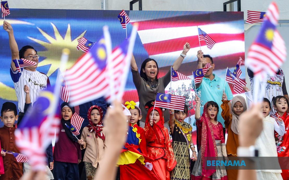 Deputy Minister Teo Nie Ching Dismisses Social Media Claims Linking Her to Gang Activities