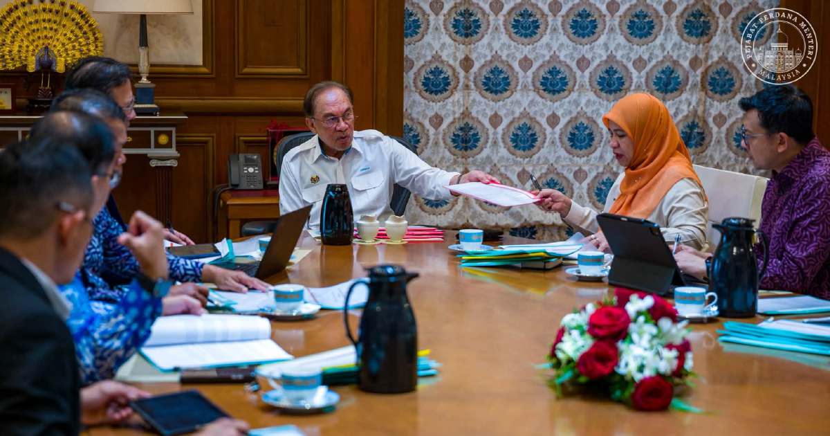 Anwar calls for decisive action on Felda settlers' land and housing crisis