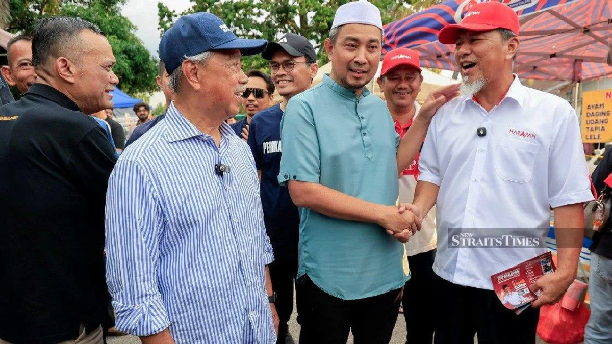 Johor candidates face off at night market as campaign heats up