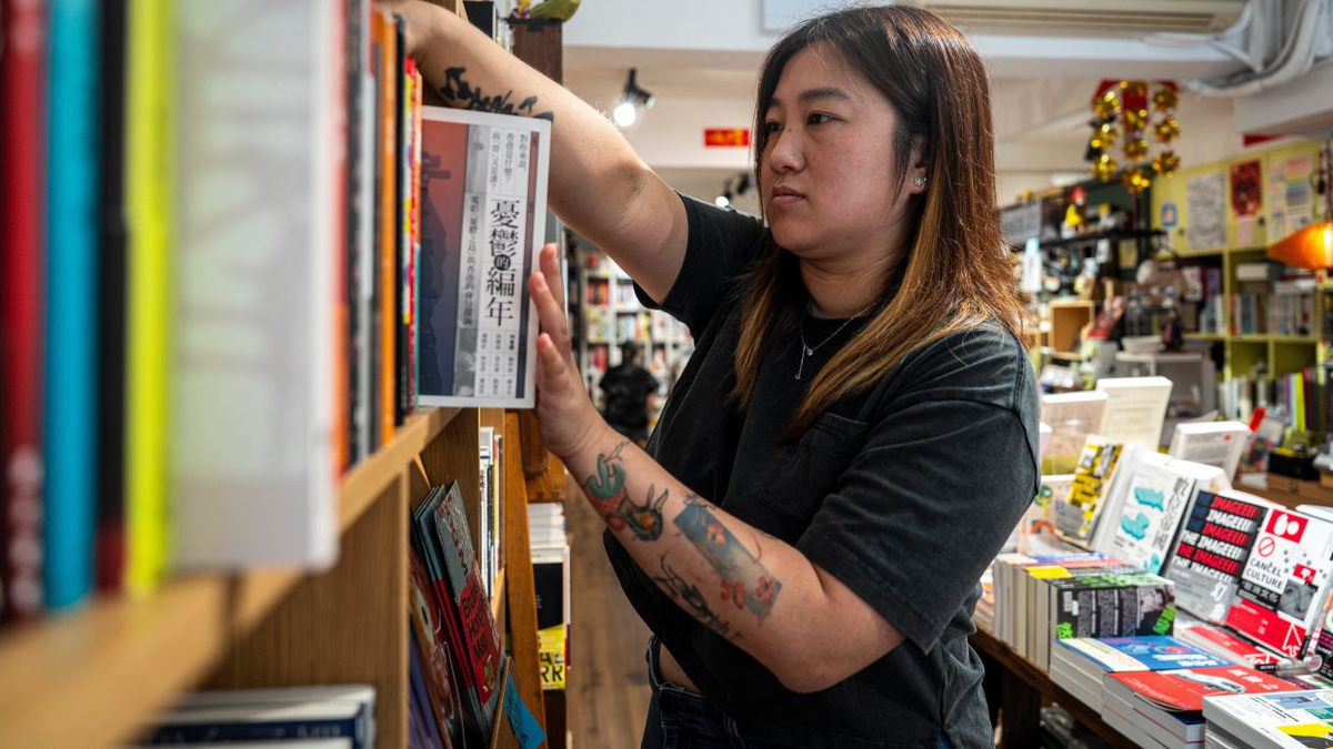 Hong Kong Police Arrest Bookstore Owner on Sedition Charges, Widening Crackdown on Dissent
