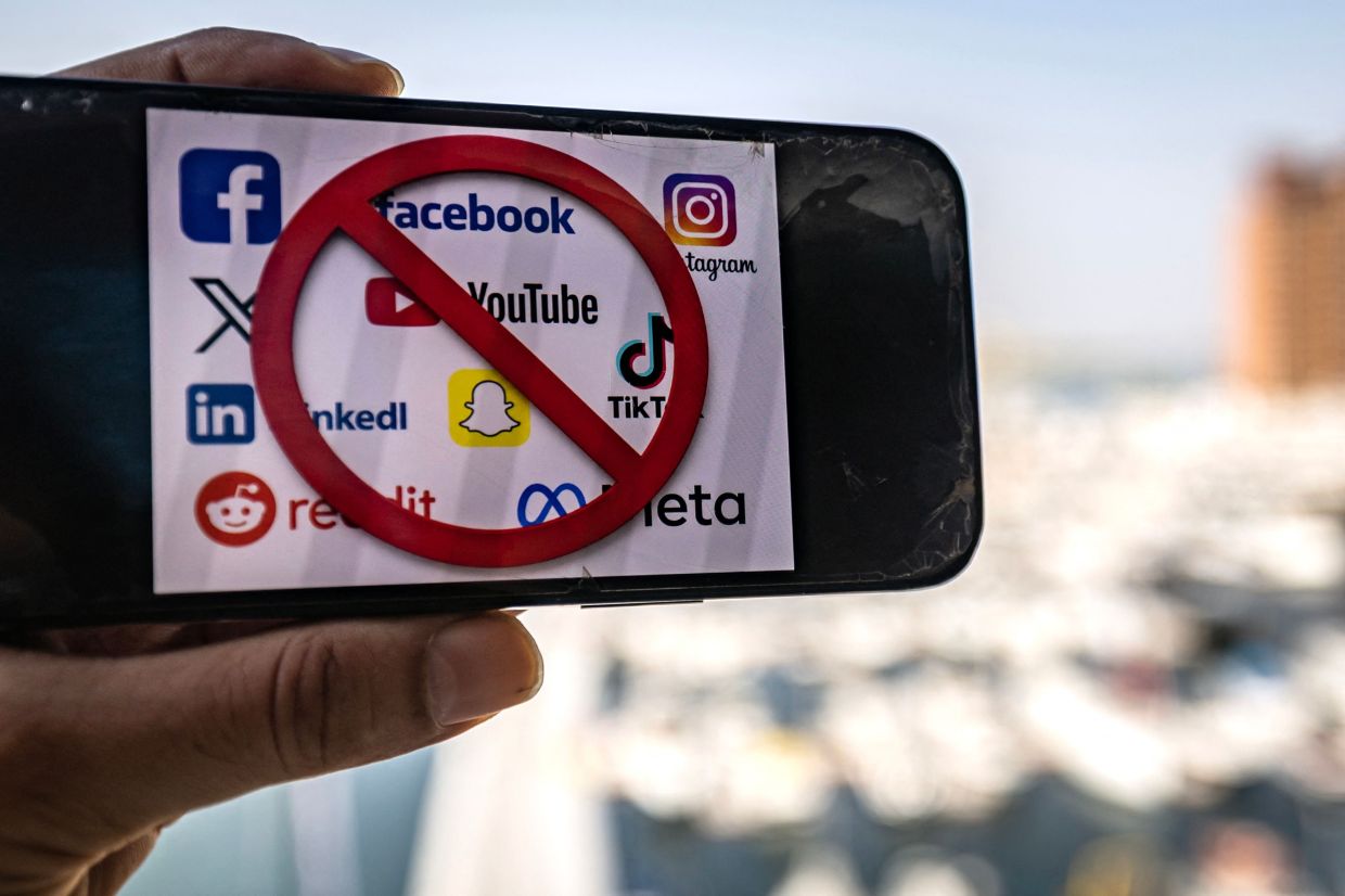UAE Joins Global Wave of Social Media Restrictions for Minors