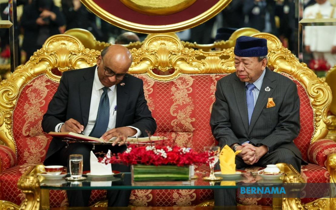 Selangor Sultan Receives Singapore President Tharman Shanmugaratnam at Istana Alam Shah