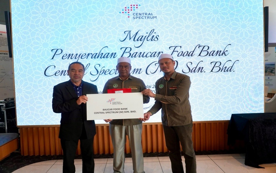 Central Spectrum Distributes RM10,000 Food Bank Aid to Pulau Indah Mosques
