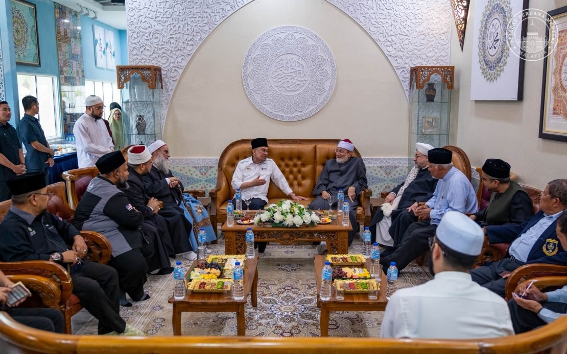 Anwar Holds Audience with Three Distinguished Islamic Scholars