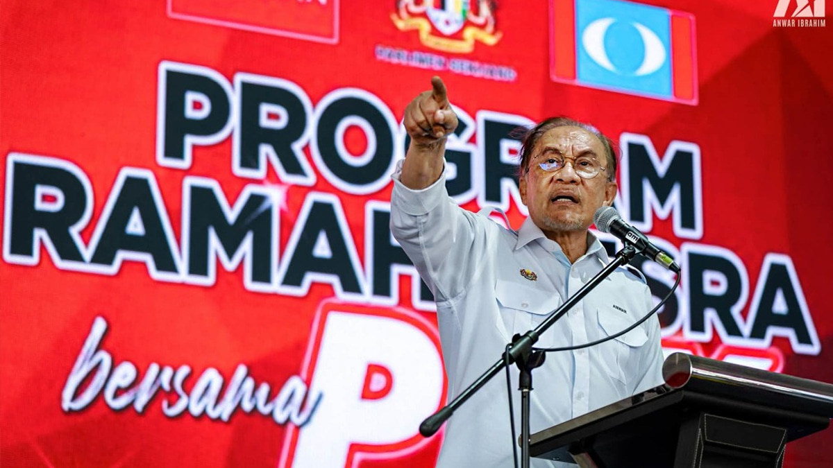 Anwar Pledges Action To Help Farmers Amid Durian Price Slump