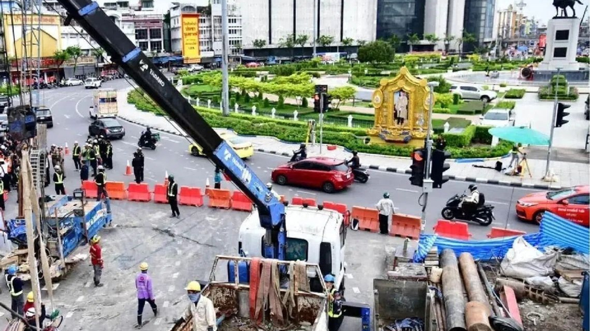 Bangkok Evacuation After Purple Line Construction Sinkhole; 60 Residents Displaced