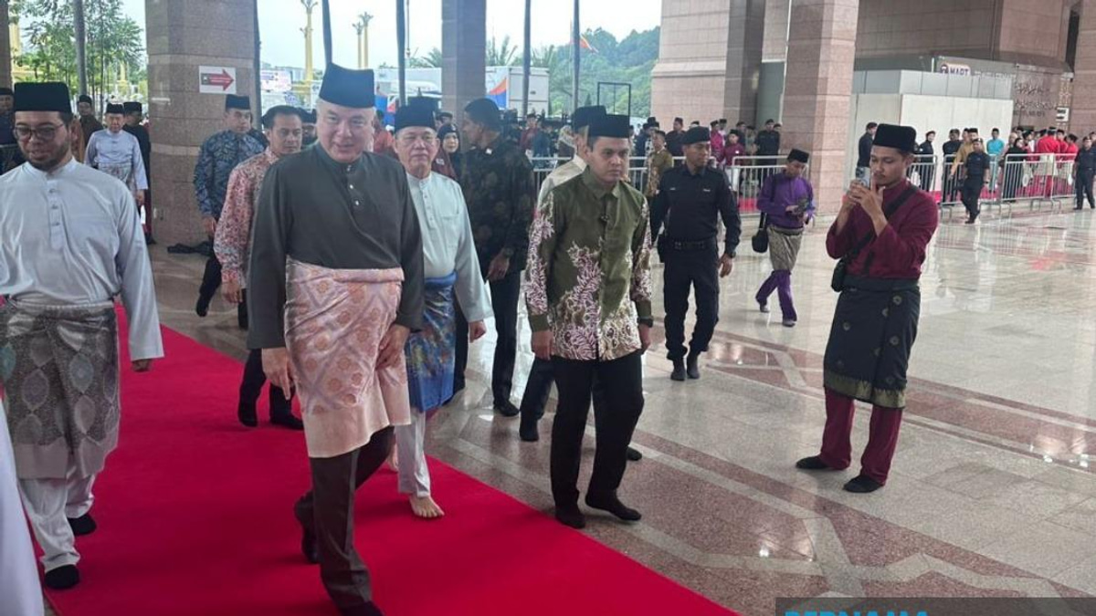 Sultan Nazrin Warns Against Impulsive Leadership, Calls for Wisdom and Sacrifice in Nation-Building
