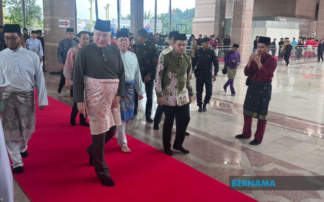 Sultan Nazrin Warns Against Impulsive Leadership, Calls for Wisdom and Sacrifice in Nation-Building
