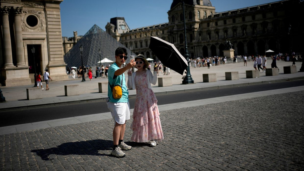 Tech Travel Essentials: A Digital Safety Guide for Your Next Holiday
