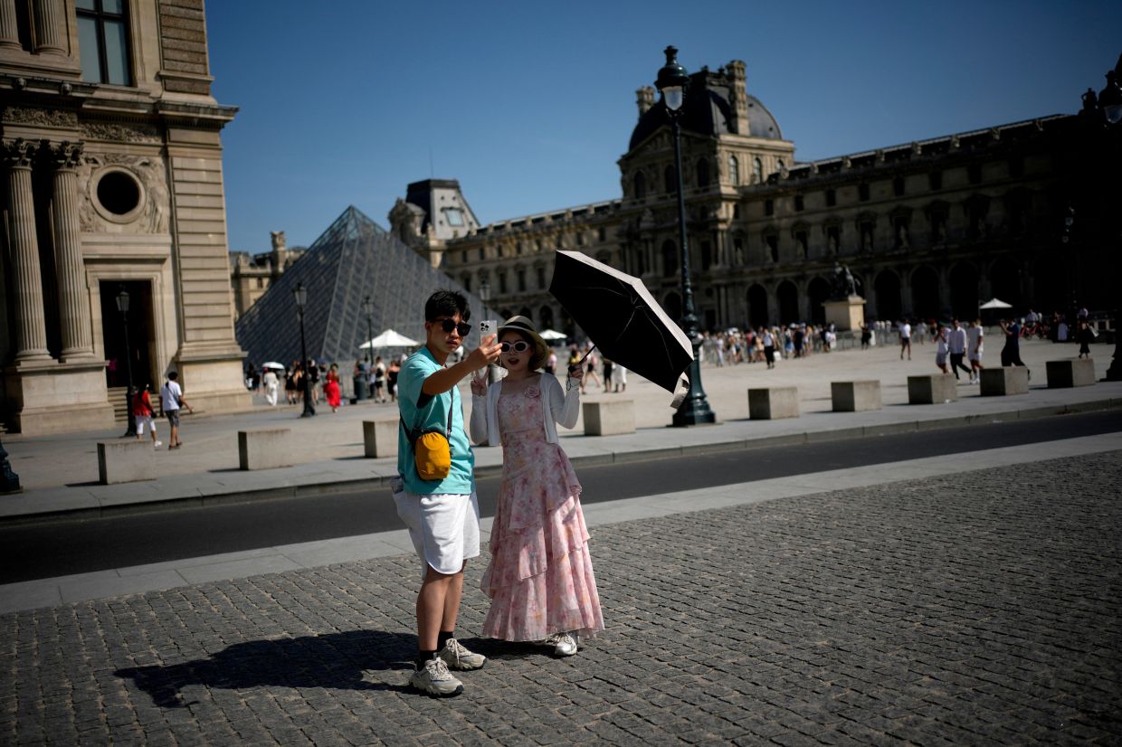 Tech Travel Essentials: A Digital Safety Guide for Your Next Holiday