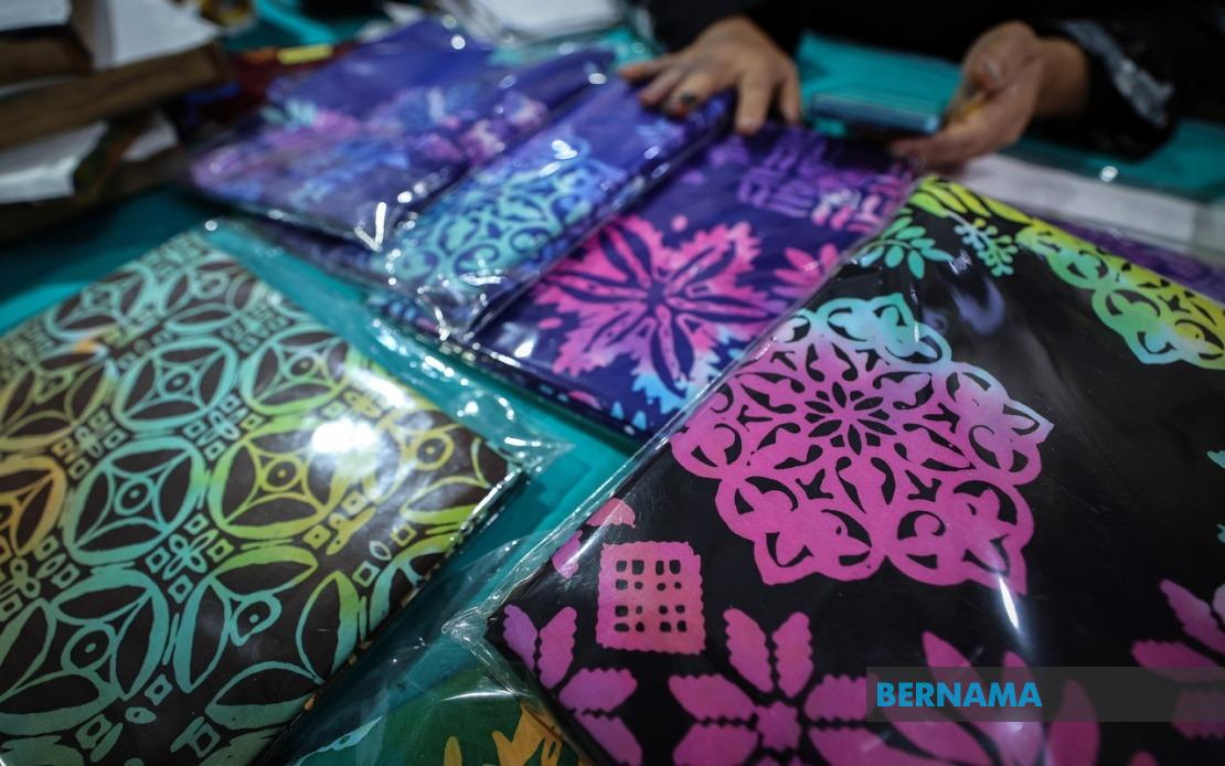 Johor Batik Masters Revive Traditional Craft With Local Heritage Designs