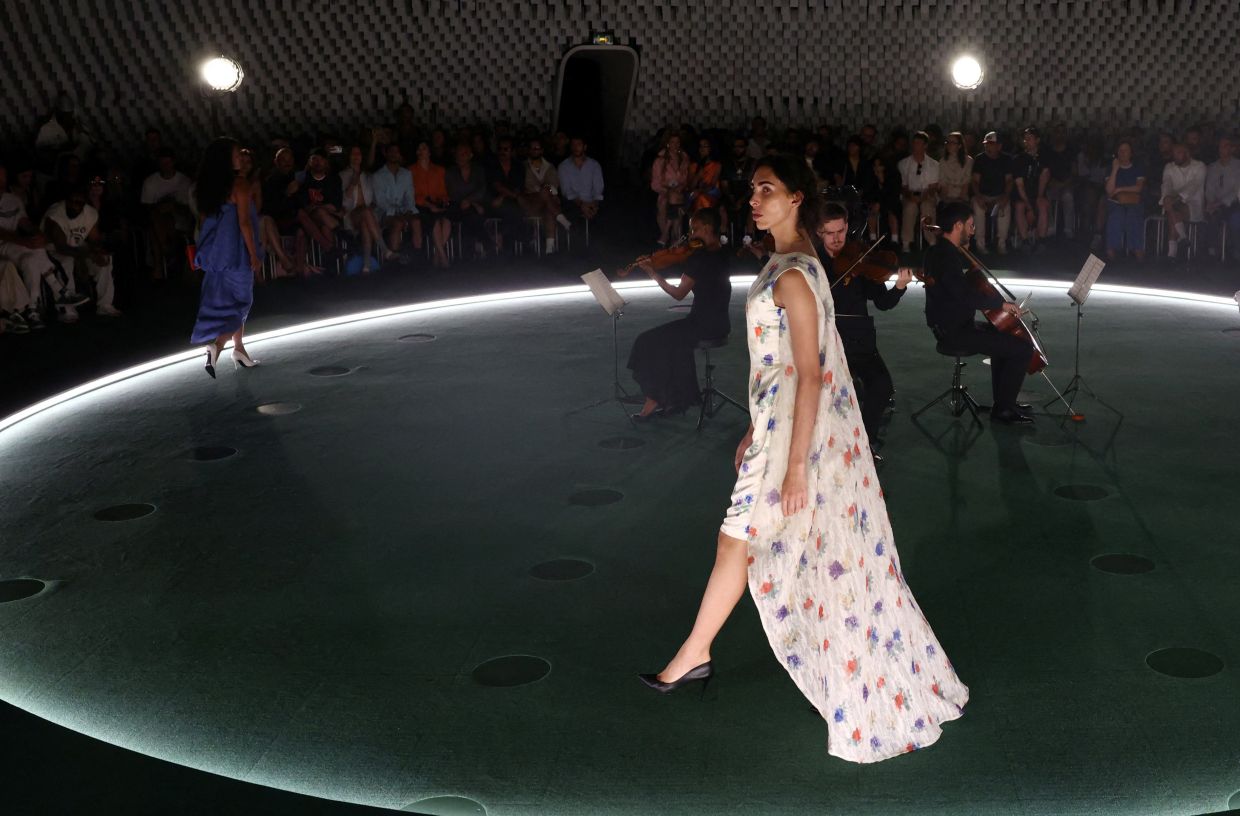 The Sleeveless Dilemma: Why Baring Arms Has Become Fashion's Most Contested Trend
