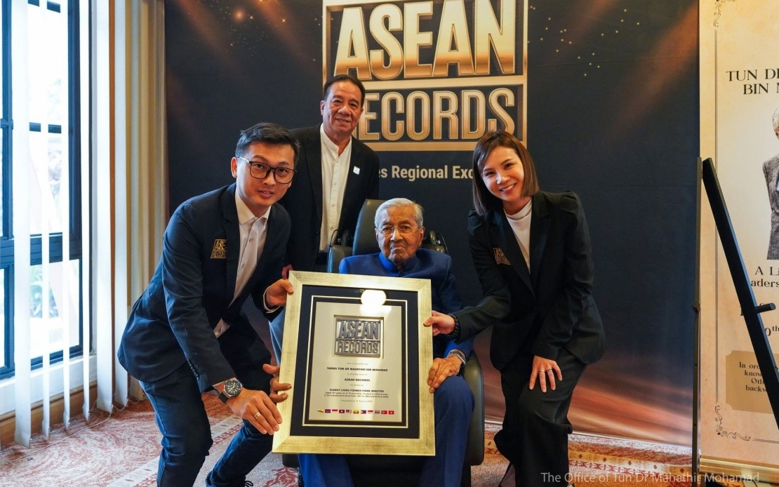 Dr Mahathir and Dr Siti Hasmah Make History as Southeast Asia's First Centenarian Former Leader Couple