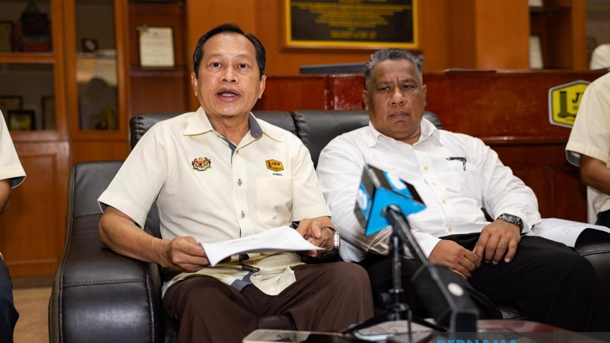 JKR Ready to Support Local Authorities in Managing Roadside Trees, Says Ahmad Maslan