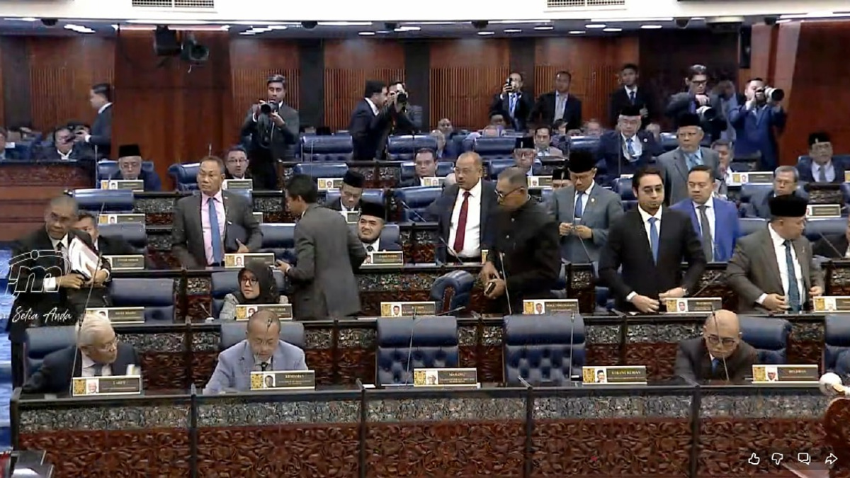 Opposition MPs Exit Parliament Over Tabung Haji RCI Debate Timing