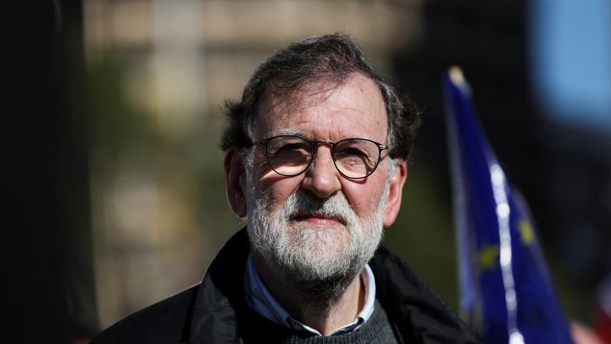 Spain apologises for ex-PM's remarks questioning French identity of national soccer team