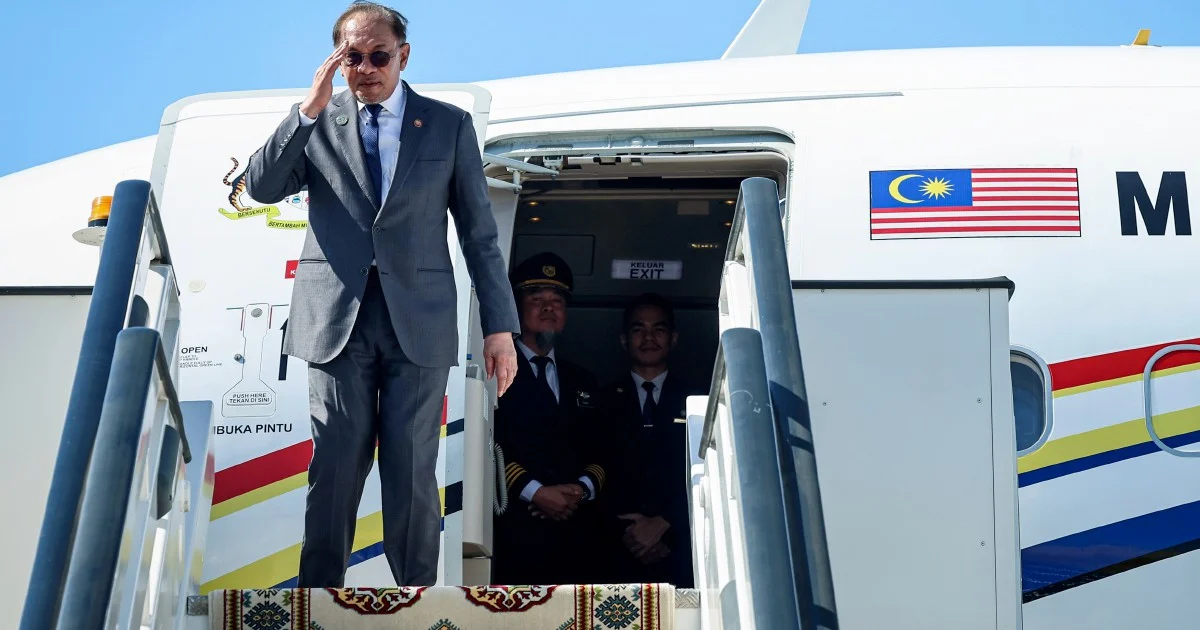 Anwar Returns to Penang Following Turkmenistan Trip, Set to Address Journalists and Investment Forums