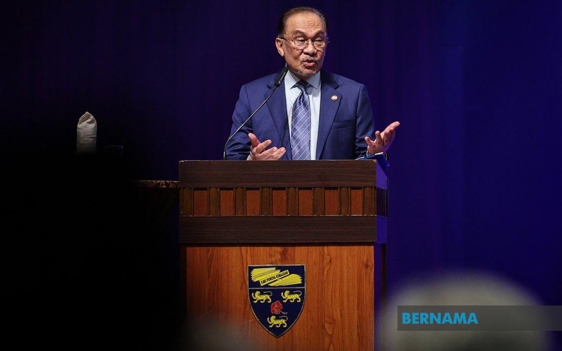 PM Anwar Extends Aid to Gravedigger Battling Mouth Cancer