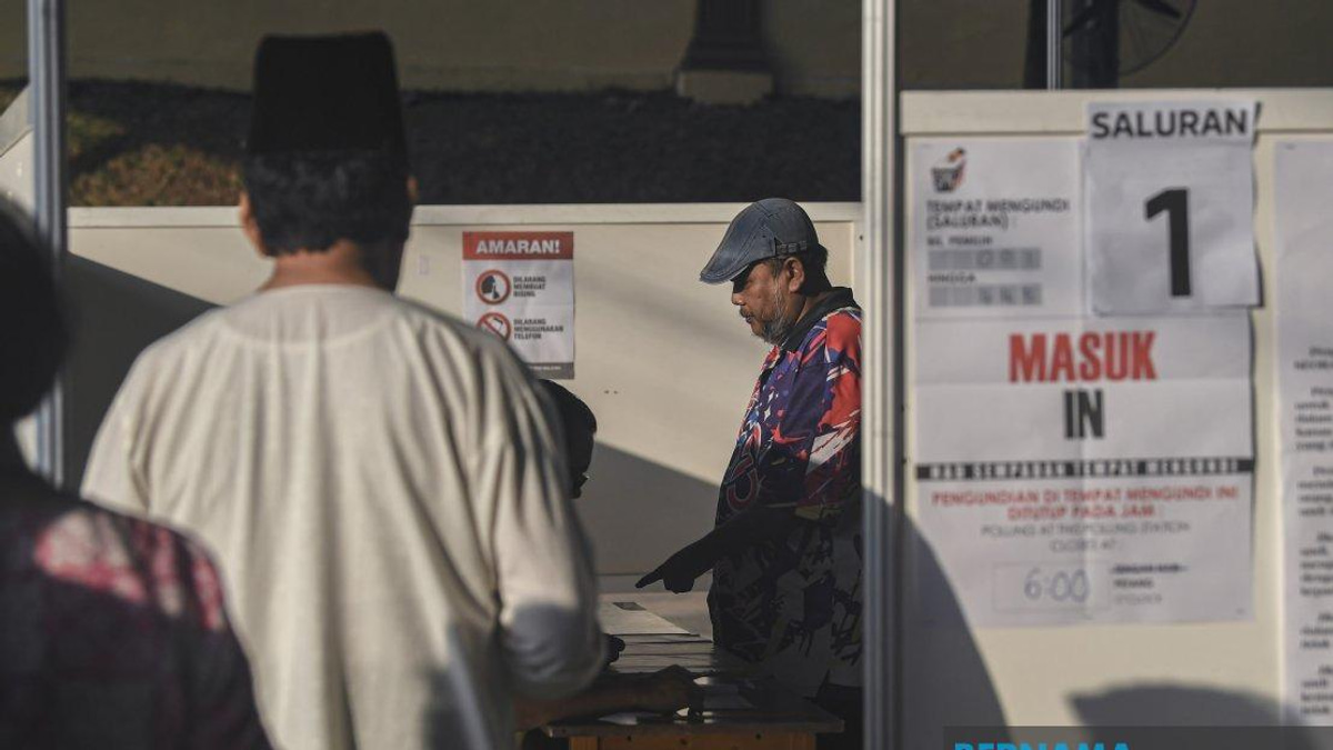 Federal Ministers Exercise Voting Rights in Johor State Election