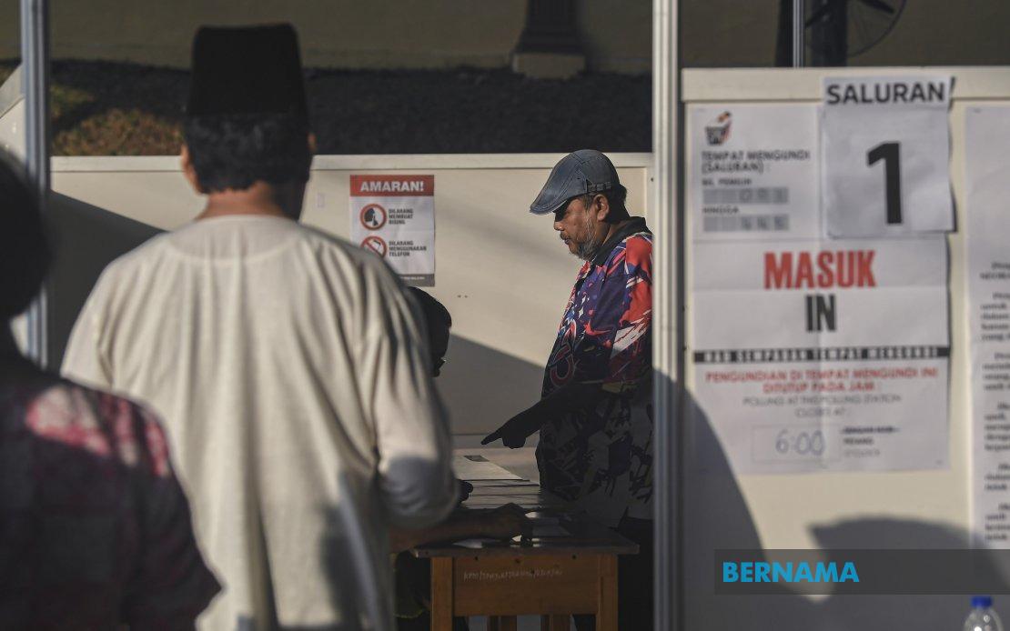 Federal Ministers Exercise Voting Rights in Johor State Election