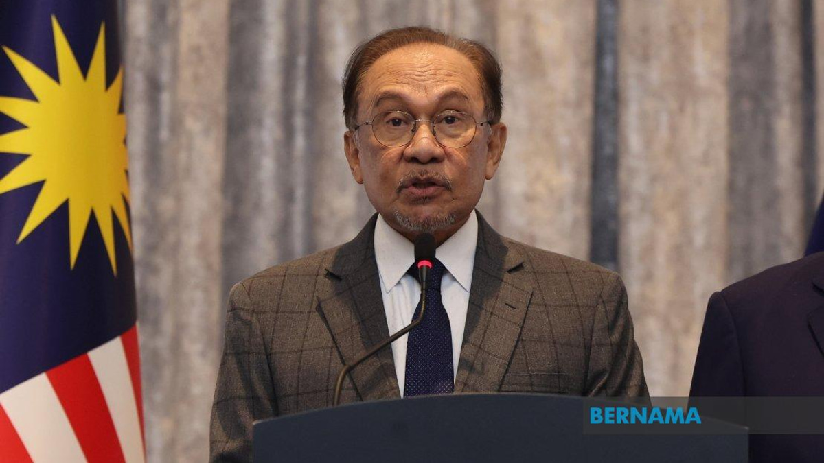 Media Must Balance Tech Innovation With Core Values, PM Anwar Tells Journalists