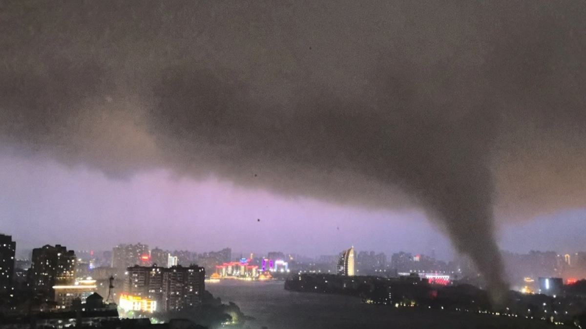 Deadly Storms Sweep Central China's Hubei, 11 Dead and One Missing