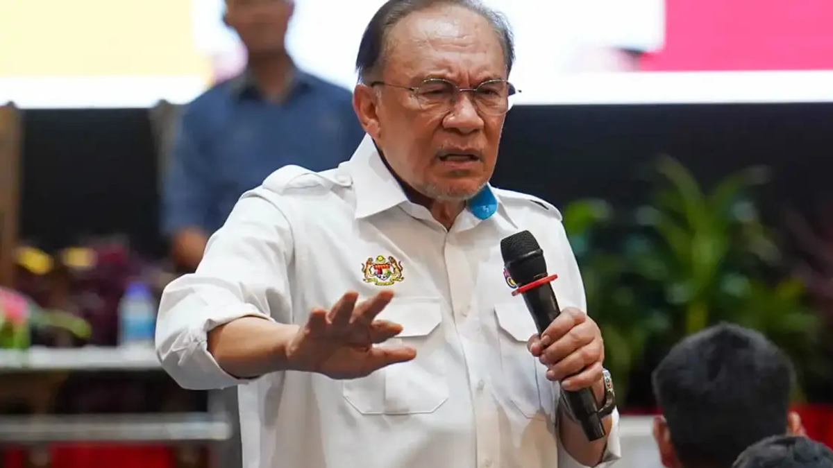 Anwar Rejects Pressure on Malaysia's Israel Stance, Defends Principled Foreign Policy