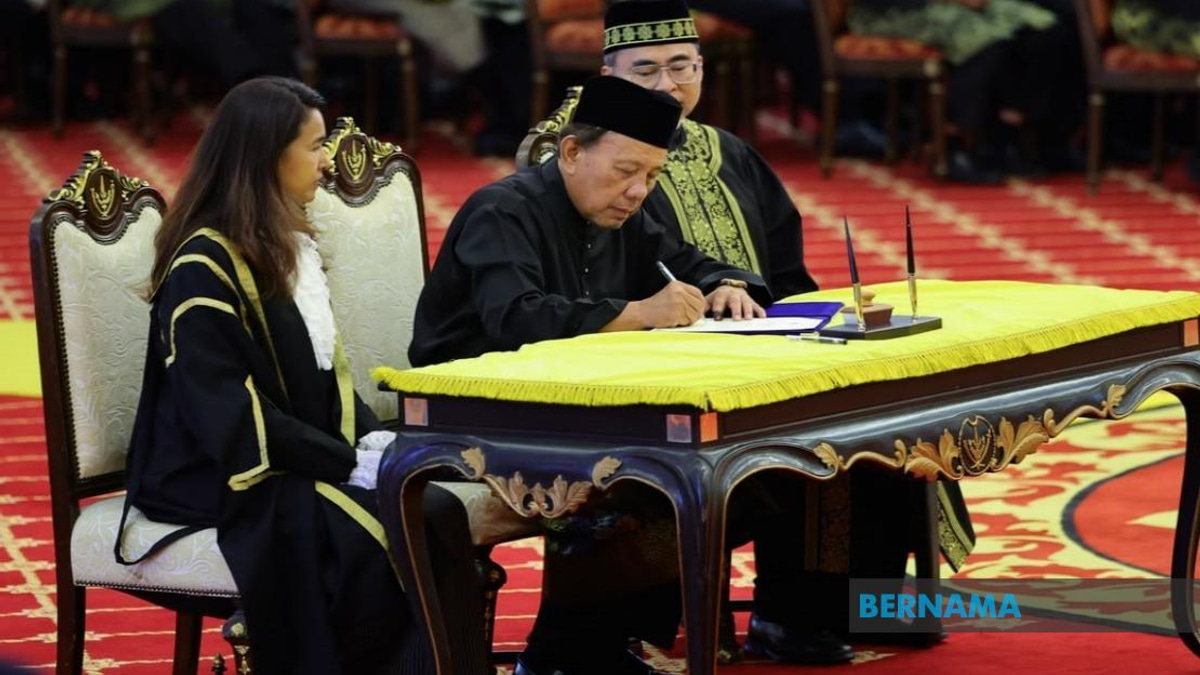 Veteran Lawmaker Ismail Lasim Sworn In As Negeri Sembilan Menteri Besar