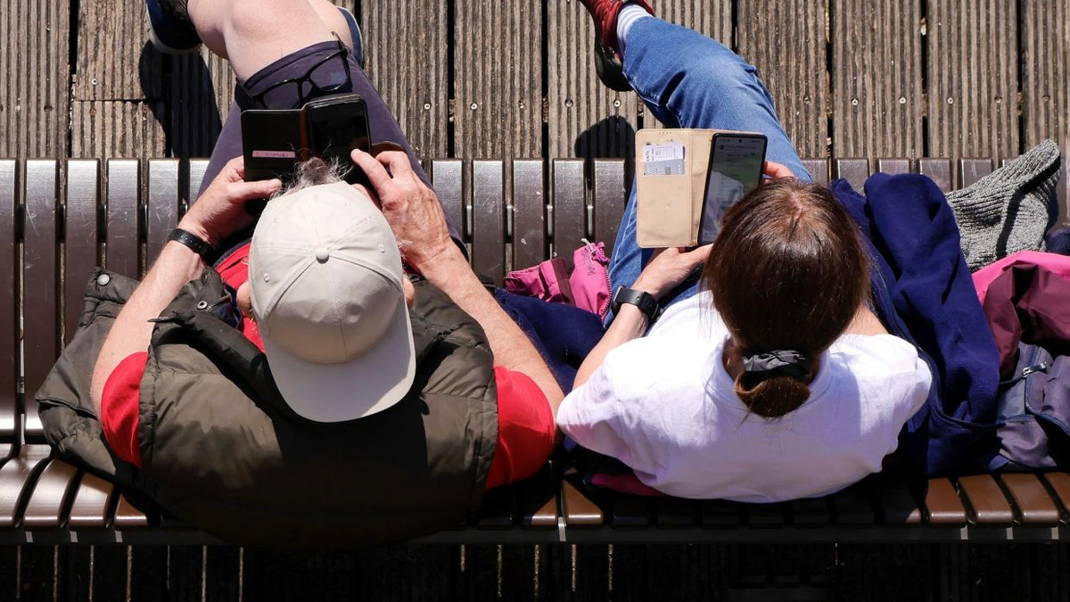 Parental Phone Distraction Takes Toll on Child Development, Research Warns