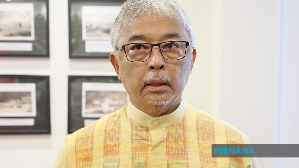 Pahang Ruler Marks Sekolah Sultan Ahmad's Centennial with Focus on Education Access