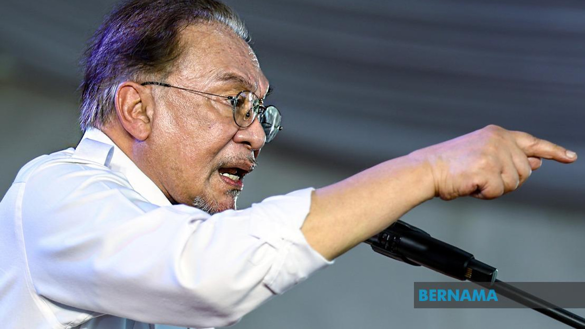Leaders Must Engage Fairly With All Communities, Anwar Tells Johor Gathering