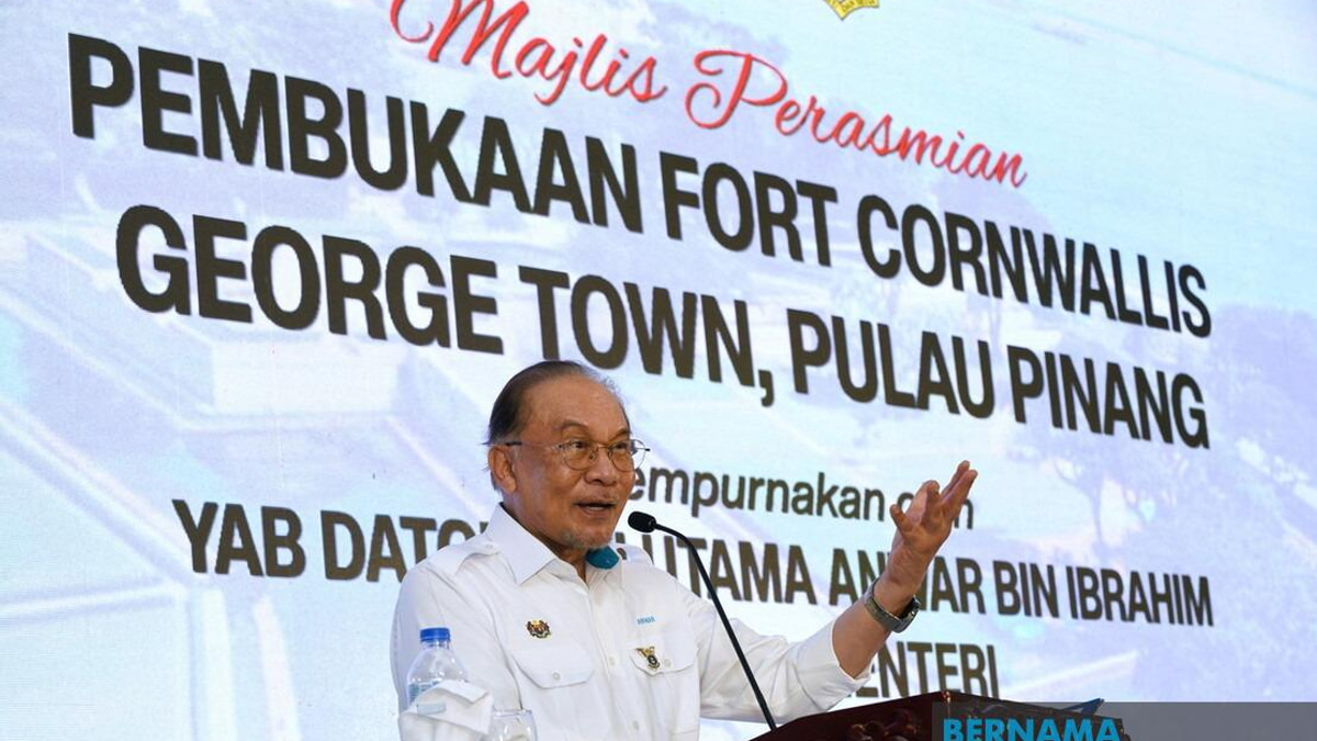 Historical Sites Must Educate, Not Entertain, Says PM Anwar at Fort Cornwallis Opening