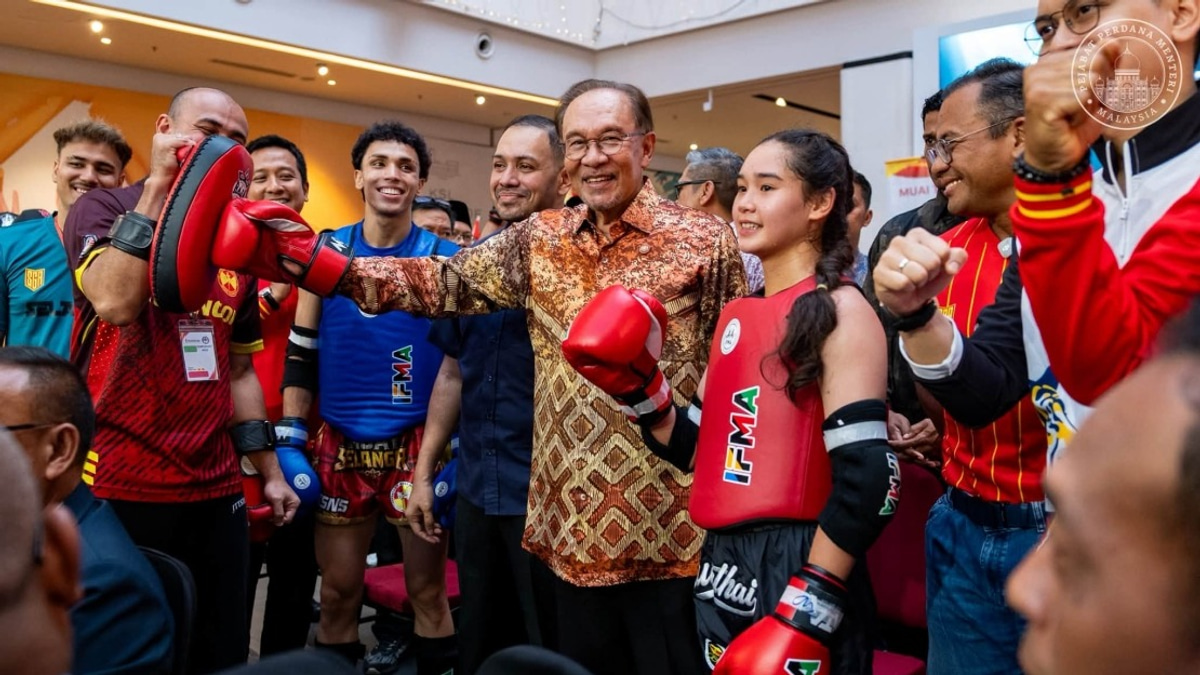 Anwar Sees Bright Future For Young SUKMA Athletes On World Stage