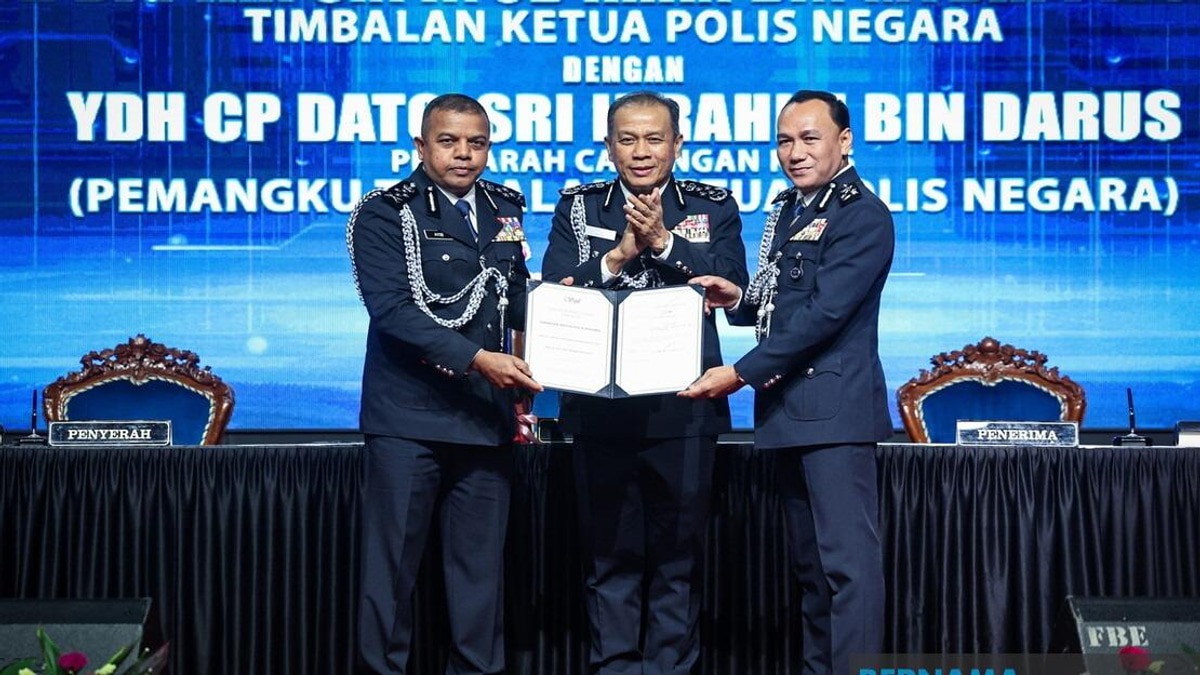 Ayob Khan's Legacy: IGP Hails Departing Deputy's Decades of Principled Leadership
