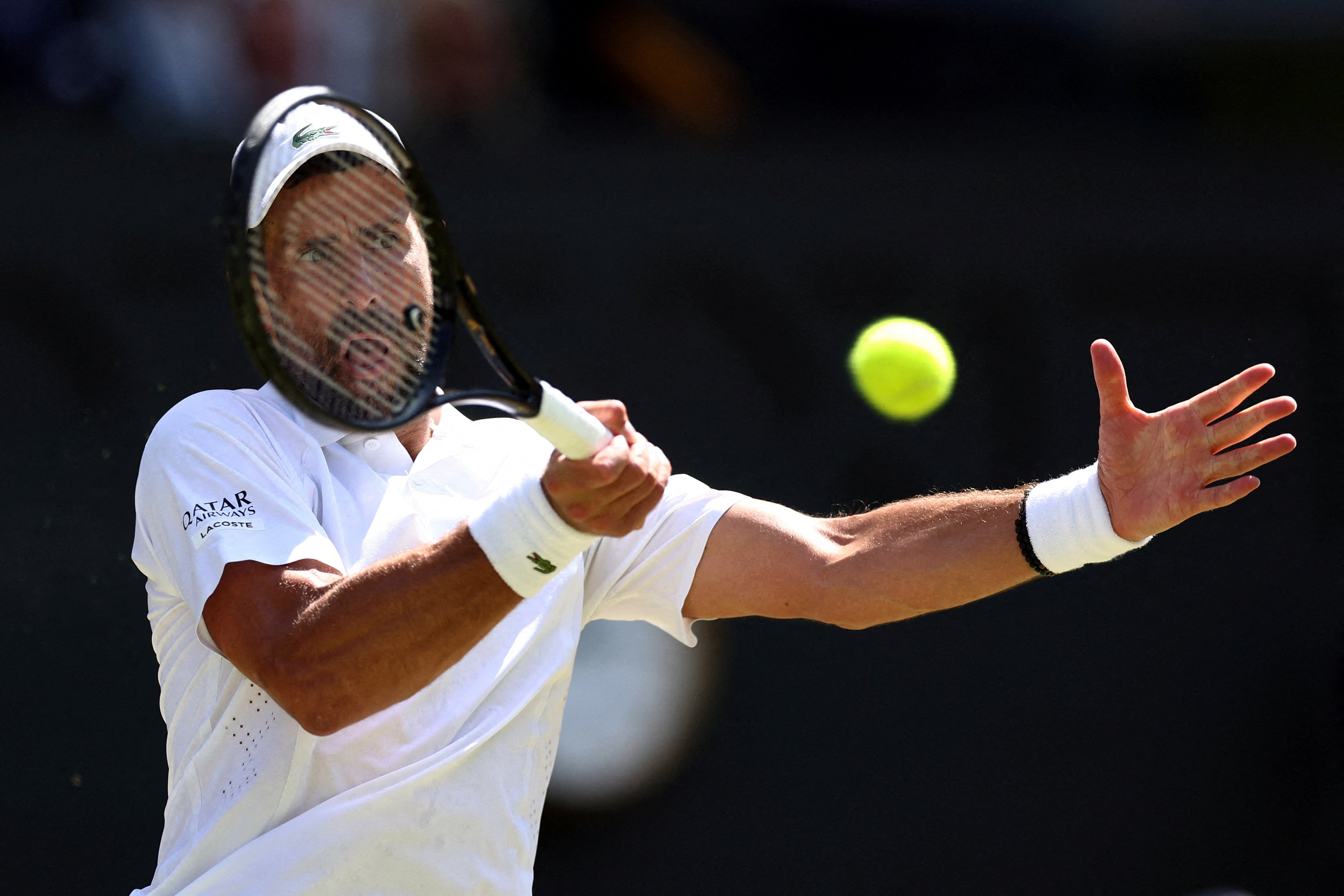 Djokovic Powers Past Auger-Aliassime in Epic Wimbledon Quarterfinal, Clashes with Referee Over Court Closure