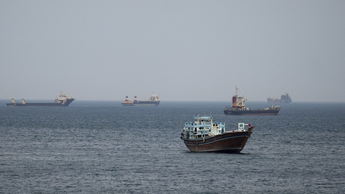 Oil Tankers Resume Hormuz Transit as US-Iran Ceasefire Takes Hold, Though Regional Tensions Persist