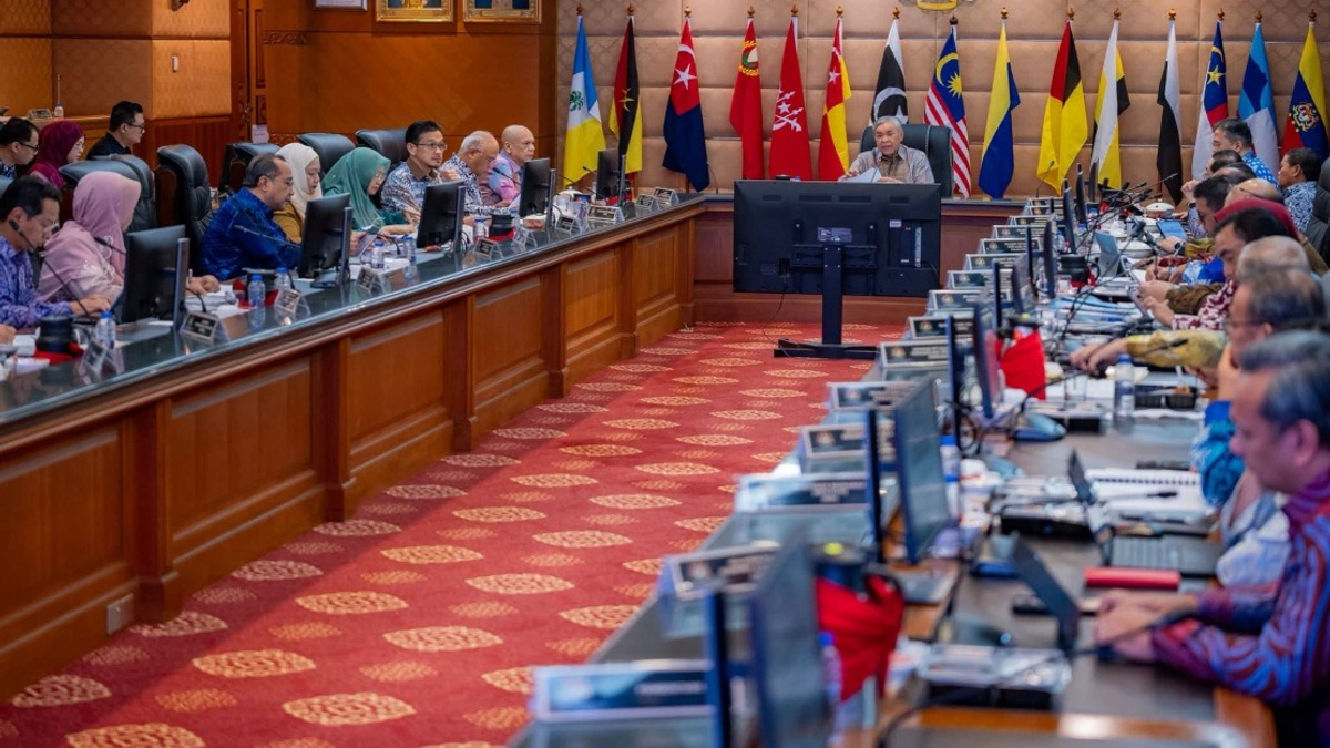 Malaysia Charts Multifaceted Approach to Cost of Living Crisis with Rice Roadmap and Healthcare Reforms