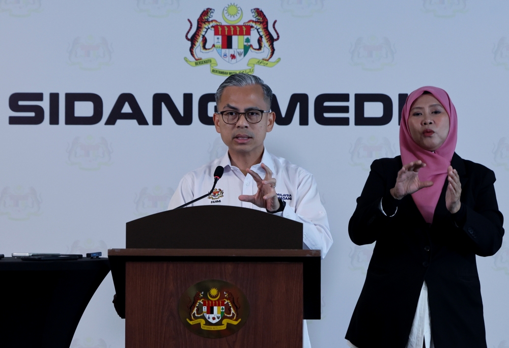 PM Orders Fast-Track Review of 15,000 Foreign Worker Applications