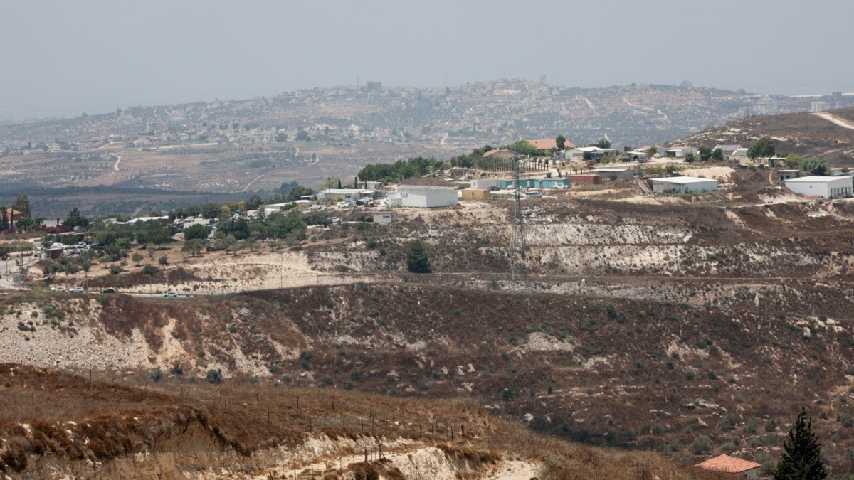 Israeli Forces Injure Palestinians in East Jerusalem, Seize West Bank Property in Escalating Violence