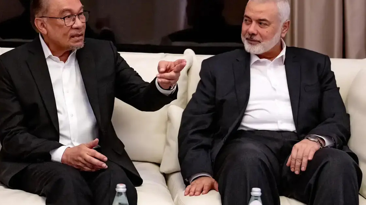 Anwar Dismisses Claims of Hamas Training Camps in Malaysia, Clarifies Meeting with Trump