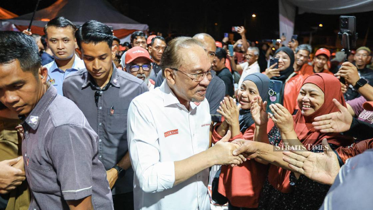 Anwar urges Johor voters abroad to return home for state election