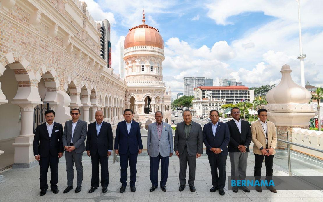Kedah Sultan Tours Restored Sultan Abdul Samad Building in Historic Visit