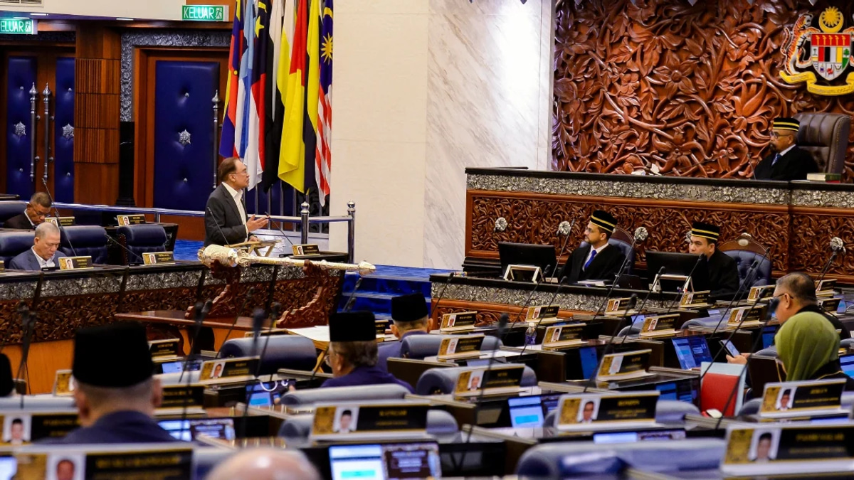 Federal Government Must Not Bear All State Spending Burdens, Says Anwar