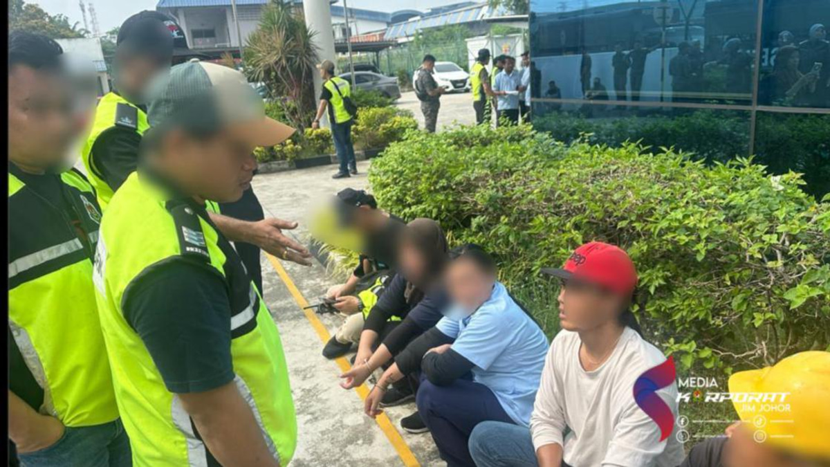 HR Officer and 80 Foreigners Held in Johor Factory Crackdown