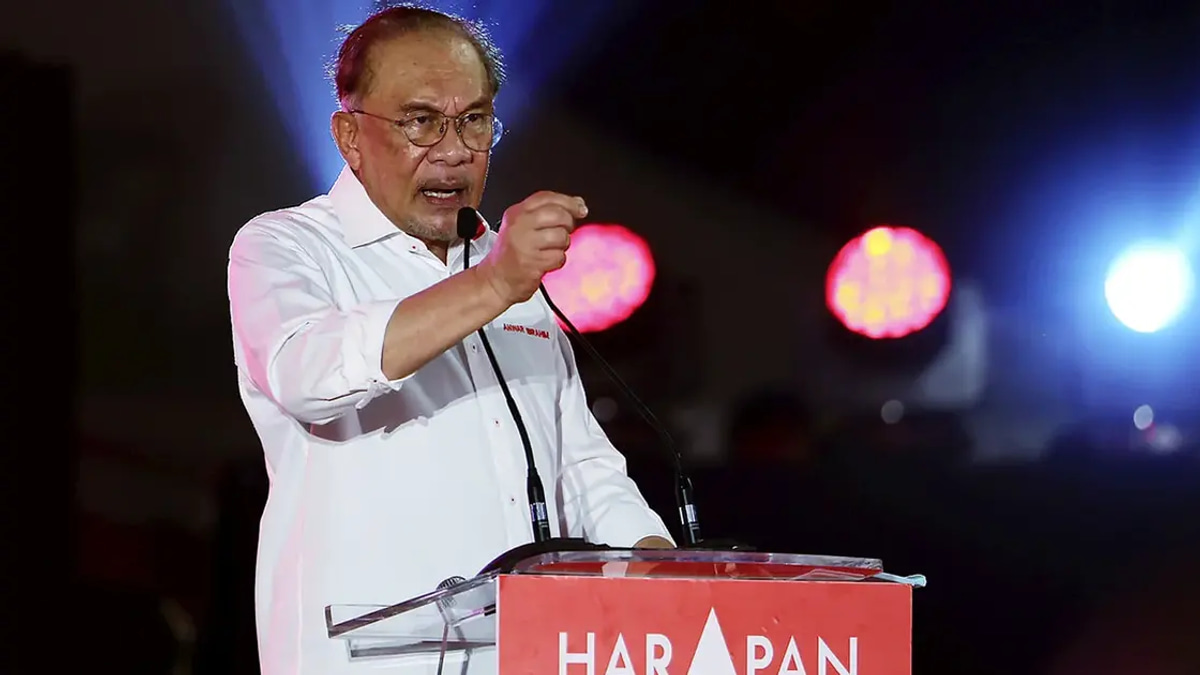 Anwar Warns Against Politicising Negeri Sembilan's Royal Institution During Election Campaign