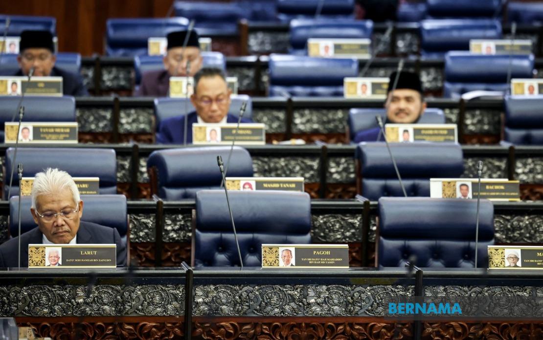 Parliament Speaker Confirms Hamzah as Opposition Leader, Muhyiddin Relocated in New Seating Plan